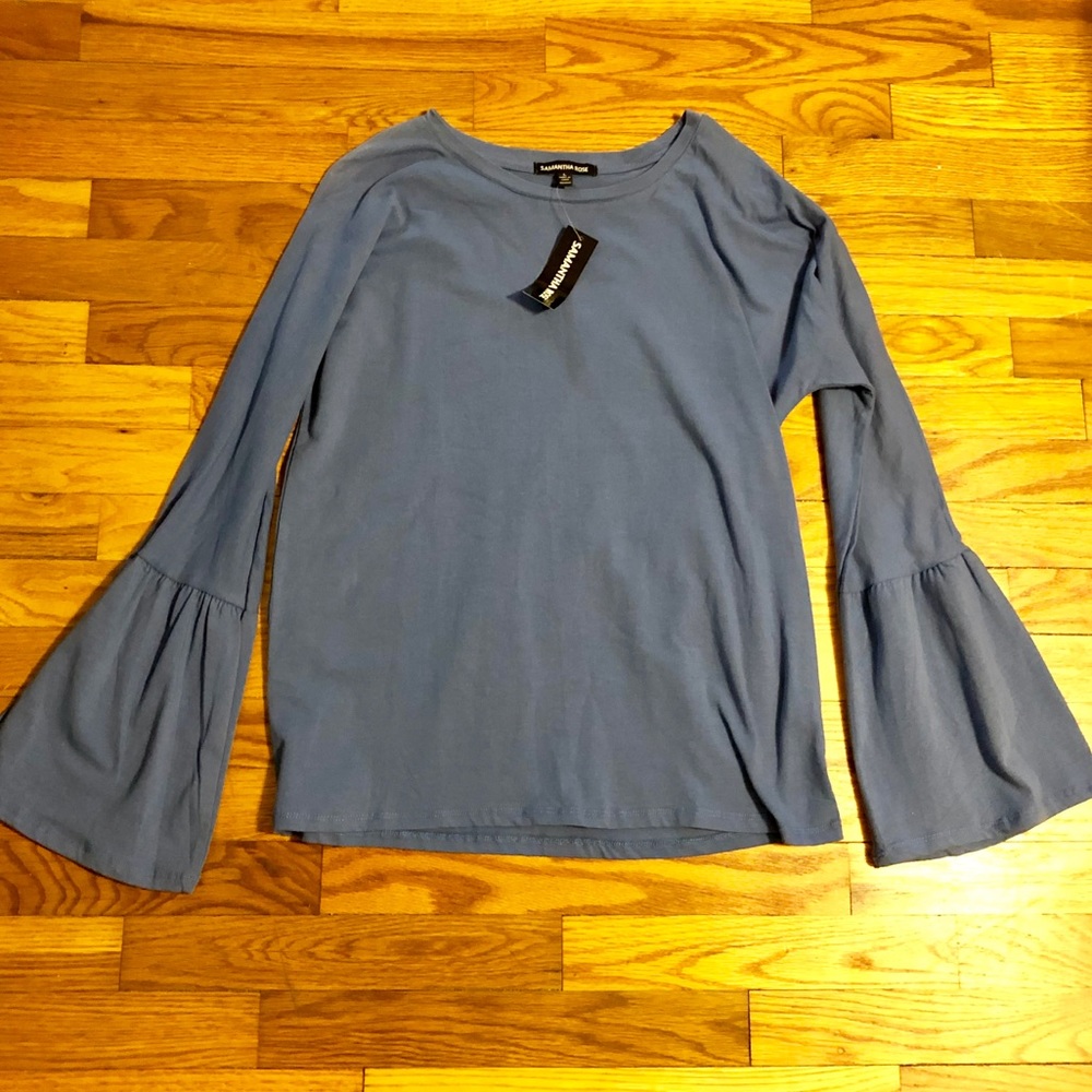 Bell sleeves top